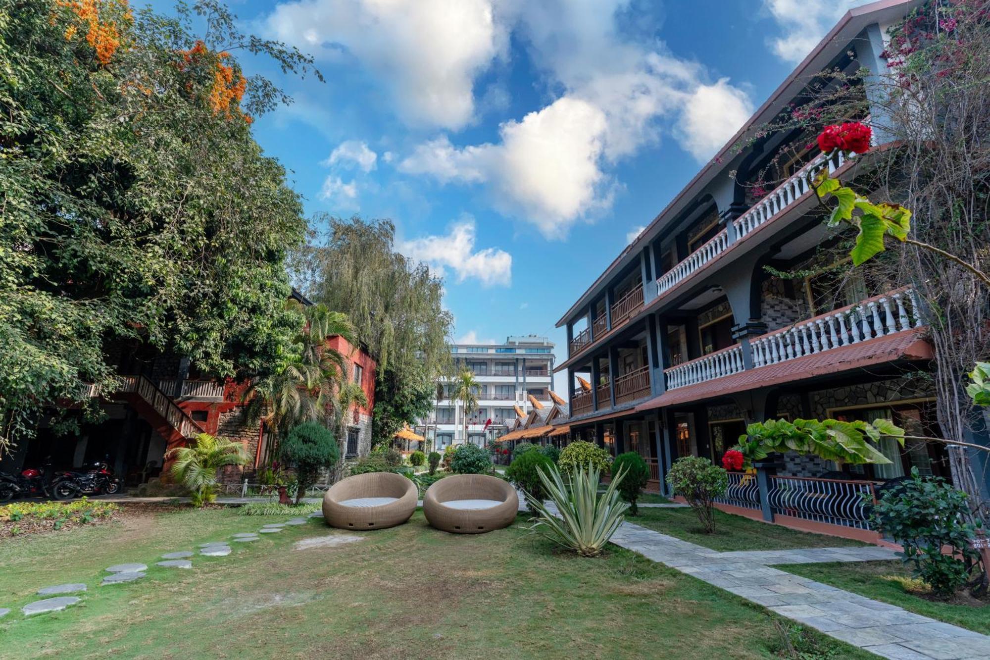 Lake View Resort Pokhara Exterior foto